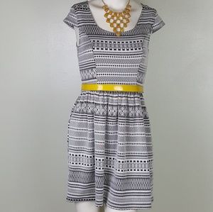 Rewind black and white capped sleeve dress size sm